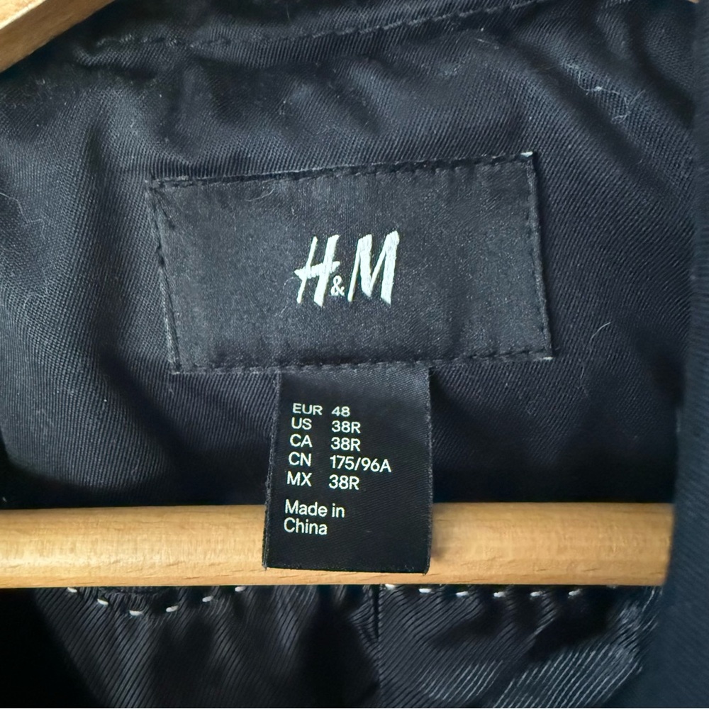 H&M Men’s Black Double-Breasted Trench Coat with Epaulettes - Picture 3 of 5